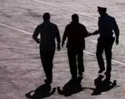 ऑनलाइन सट्टेबाजी और शराब की लत ने बढ़ाई आर्थिक परेशानी ऑनलाइन सट्टेबाजी और शराब की लत ने बढ़ाई आर्थिक परेशानी