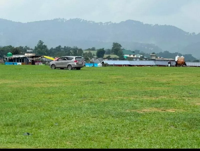 Palampur बीर-बिलिंग में पर्यटक गाड़ी से नुकसान Palampur बीर-बिलिंग में पर्यटक गाड़ी से नुकसान