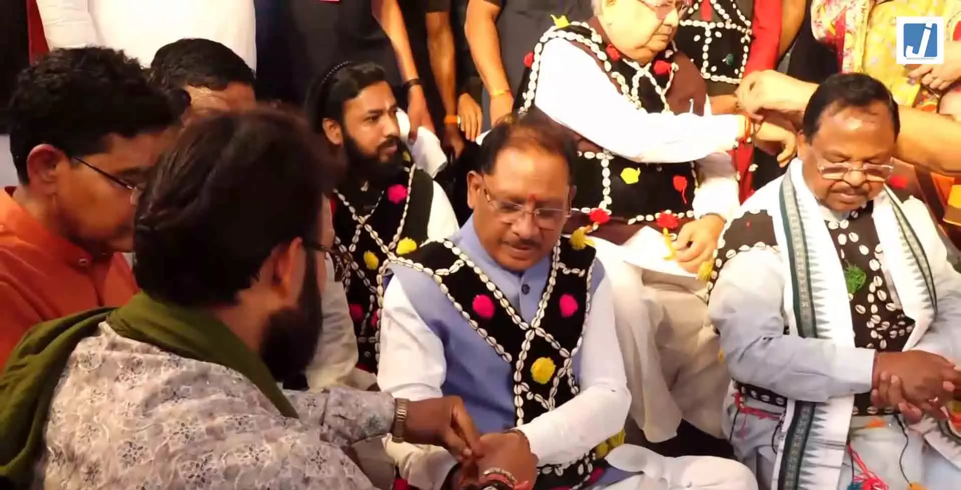 नवा रायपुर मुख्यमंत्री निवास में हरेली तिहार की धूम, देखें LIVE नवा रायपुर मुख्यमंत्री निवास में हरेली तिहार की धूम, देखें LIVE