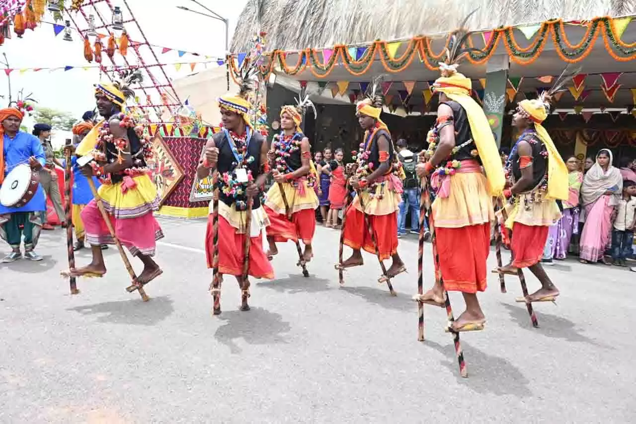 छत्तीसगढ़ के पहले पर्व हरेली पर मुख्यमंत्री निवास में सजी लोक संस्कृति की जीवंत झांकी छत्तीसगढ़ के पहले पर्व हरेली पर मुख्यमंत्री निवास में सजी लोक संस्कृति की जीवंत झांकी
