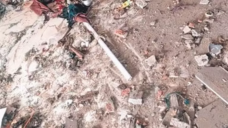 पत्नी पर शक में पति ने ससुराल के घर में किया धमाका, दो की मौत; चार गंभीर पत्नी पर शक में पति ने ससुराल के घर में किया धमाका, दो की मौत; चार गंभीर