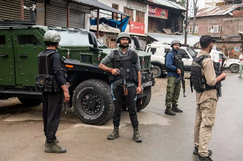 Jammu पहाड़ी पर दिखे चार संदिग्ध, तलाशी शुरू Jammu पहाड़ी पर दिखे चार संदिग्ध, तलाशी शुरू