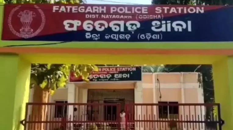Nayagarh में CHC में छात्र की मौत पर विरोध-प्रदर्शन Nayagarh में CHC में छात्र की मौत पर विरोध-प्रदर्शन