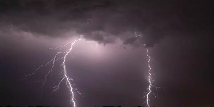 Odisha: बिजली गिरने से तीन लोगों की मौत, पांच घायल Odisha: बिजली गिरने से तीन लोगों की मौत, पांच घायल