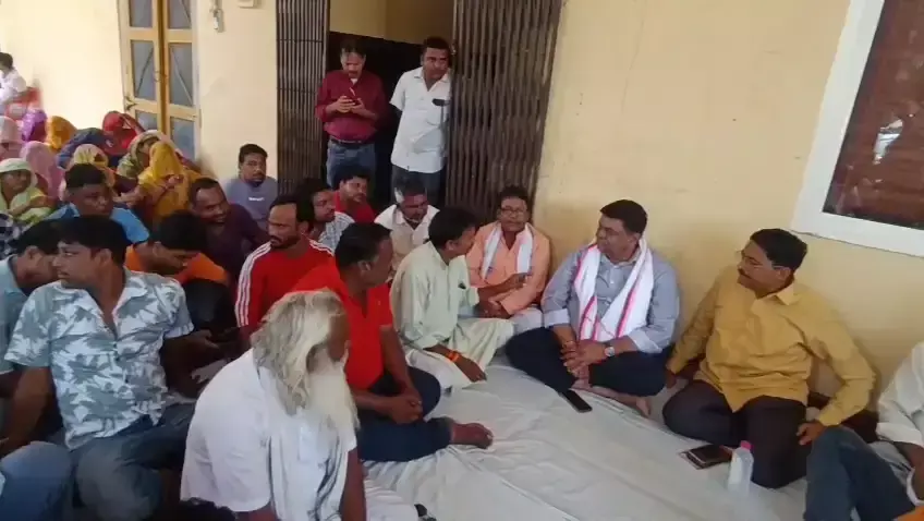 Alwar: सफाई कर्मचारियों की भर्ती पर घमासान, अलवर निगम में मंत्री संजय शर्मा का धरना Alwar: सफाई कर्मचारियों की भर्ती पर घमासान, अलवर निगम में मंत्री संजय शर्मा का धरना