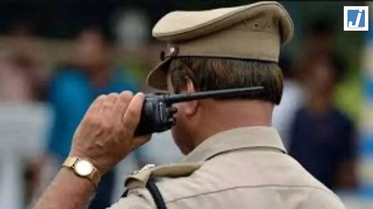 बाप रे बाप! कमर में विस्फोटक बांधा फिर खुद को उड़ा लिया, नाबालिग बेटी भी चपेट में आई बाप रे बाप! कमर में विस्फोटक बांधा फिर खुद को उड़ा लिया, नाबालिग बेटी भी चपेट में आई