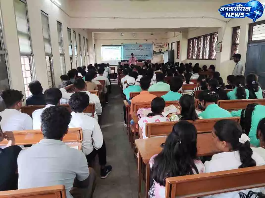 लोक सांस्कृतिक कार्यक्रम के जरिए 500 लोगों तक पहुंचा स्वास्थ्य जागरूकता का संदेश लोक सांस्कृतिक कार्यक्रम के जरिए 500 लोगों तक पहुंचा स्वास्थ्य जागरूकता का संदेश
