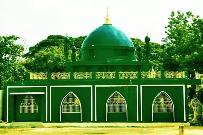 Telangana: चादर में आस्था, हर कदम में सद्भाव Telangana: चादर में आस्था, हर कदम में सद्भाव