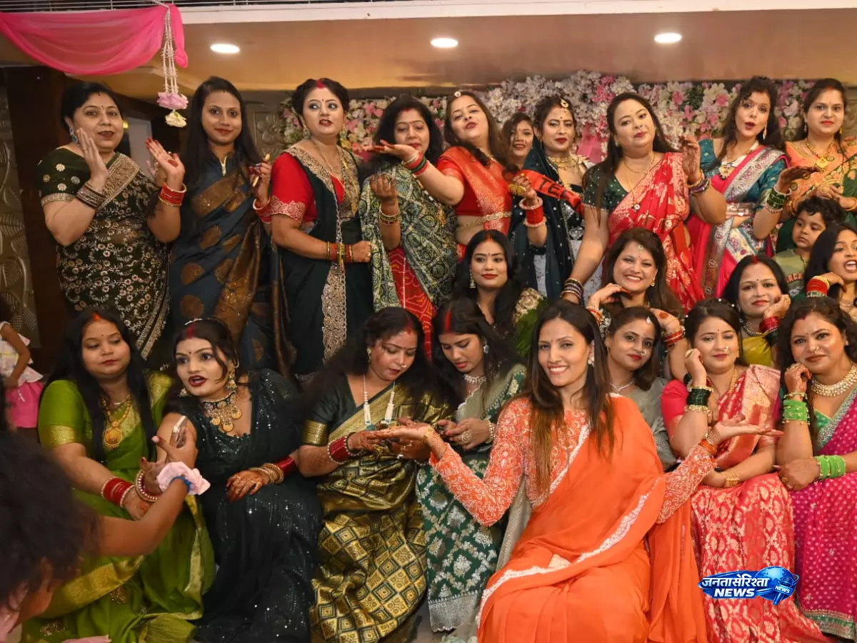 मेरठ में सामूहिक तीज महोत्सव नृत्य गीत से सजा आयोजन मेरठ में सामूहिक तीज महोत्सव नृत्य गीत से सजा आयोजन