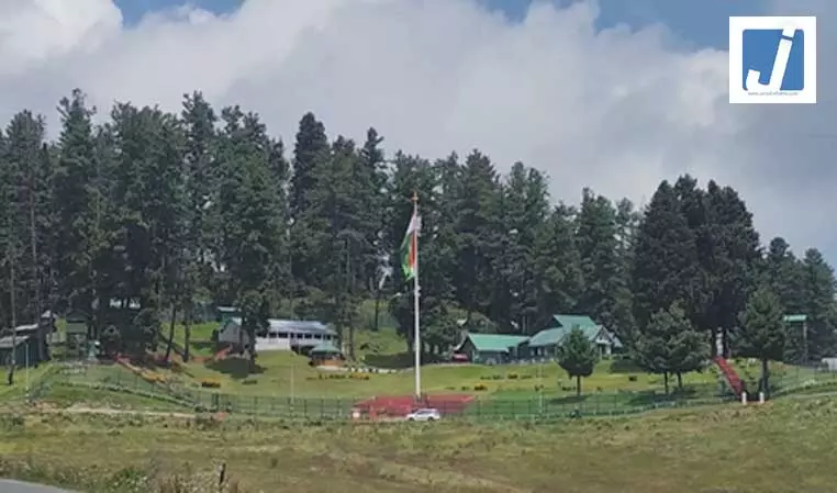 स्वतंत्रता दिवस से पहले देशभक्ति के रंग में रंगा कश्मीर स्वतंत्रता दिवस से पहले देशभक्ति के रंग में रंगा कश्मीर