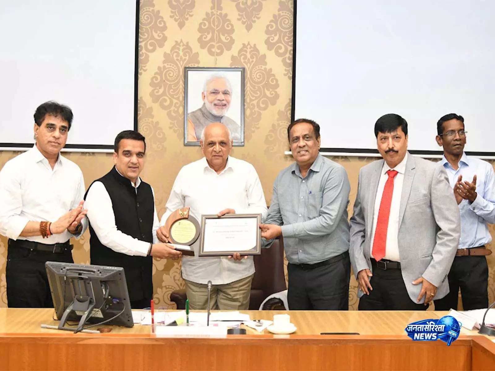 अंगदान में बेहतरीन काम के लिए 3 सरकारी अस्पतालों को मिले राष्ट्रीय पुरस्कार अंगदान में बेहतरीन काम के लिए 3 सरकारी अस्पतालों को मिले राष्ट्रीय पुरस्कार