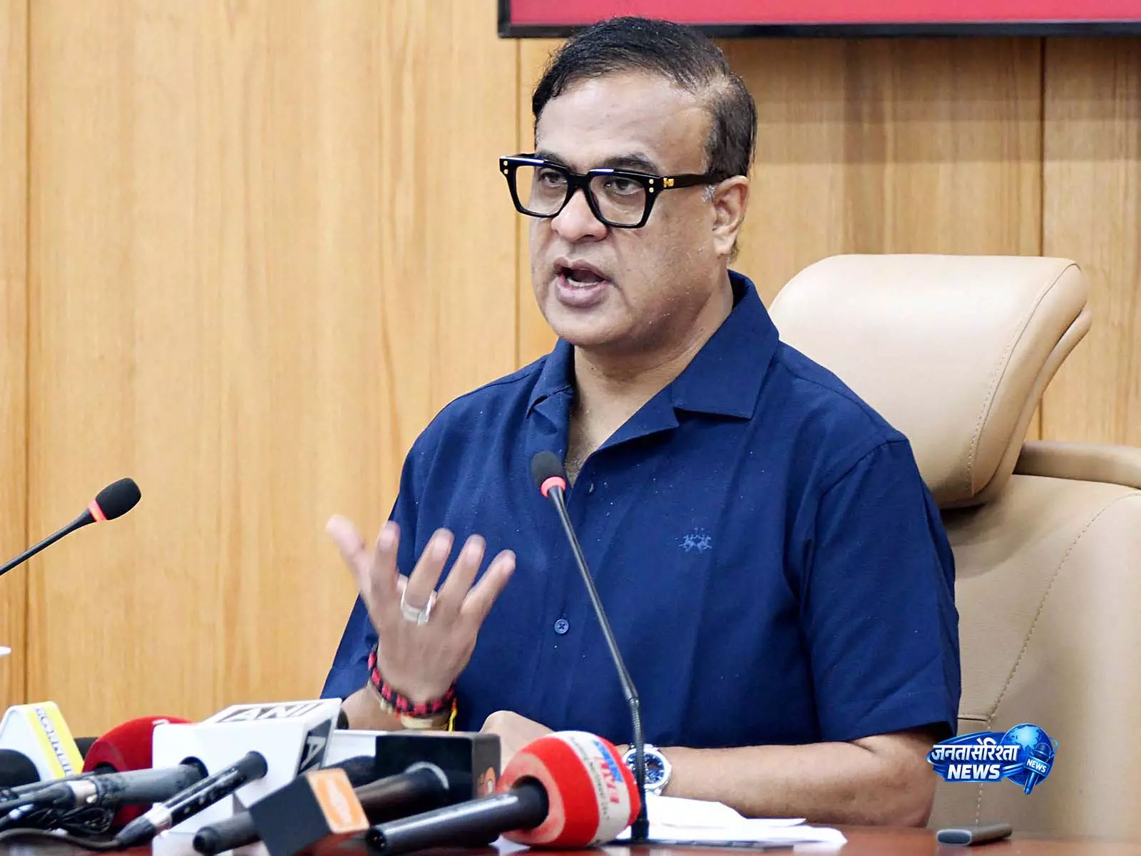 बाढ़ प्रभावितों की हर संभव मदद करेंगे हिमंत सरमा बाढ़ प्रभावितों की हर संभव मदद करेंगे हिमंत सरमा