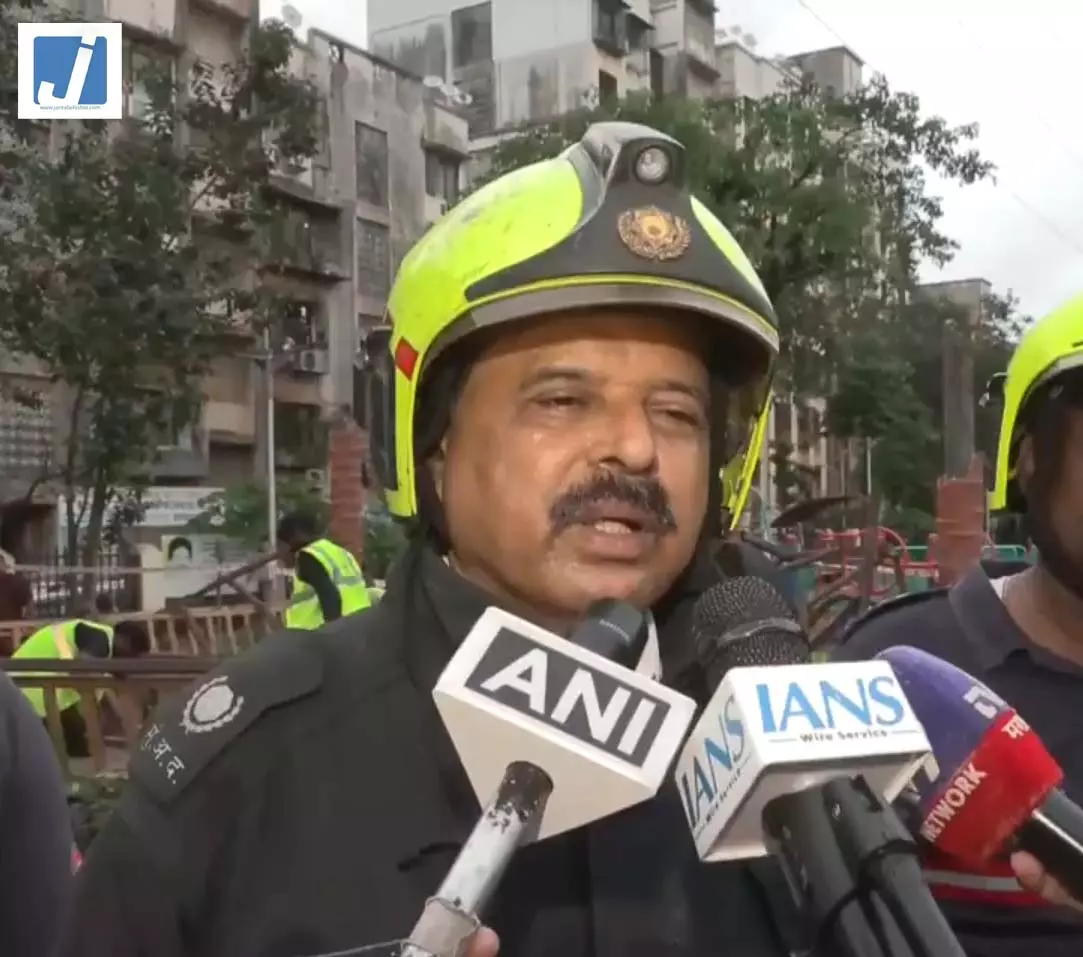 सायन ईस्ट में ढांचा ढहा, 5 लोग घायल सायन ईस्ट में ढांचा ढहा, 5 लोग घायल