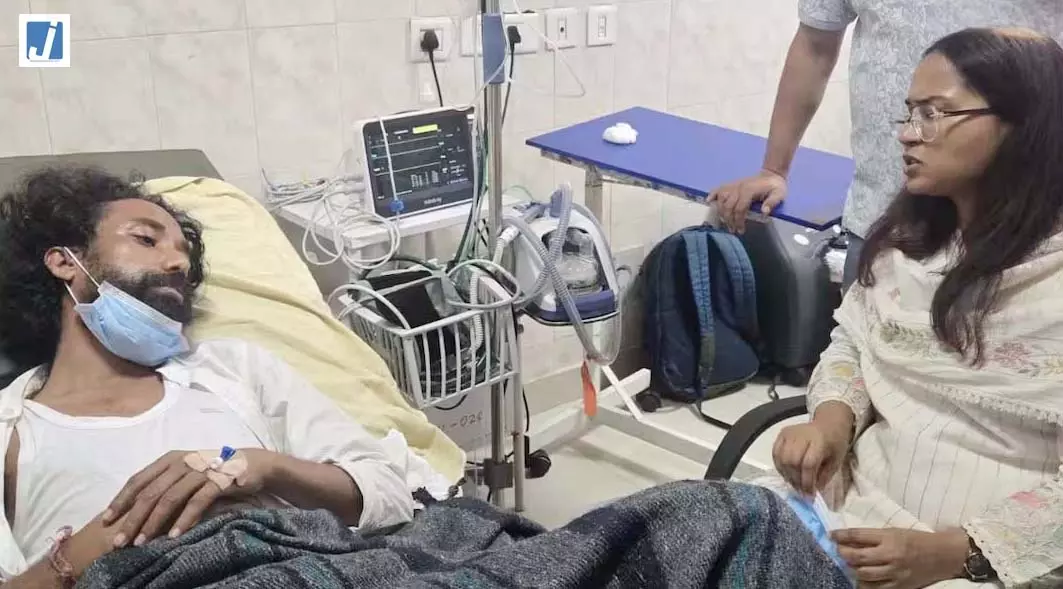 देवेंद्र महतो से अस्पताल में मिलीं मंत्री शिल्पी नेहा तिर्की देवेंद्र महतो से अस्पताल में मिलीं मंत्री शिल्पी नेहा तिर्की