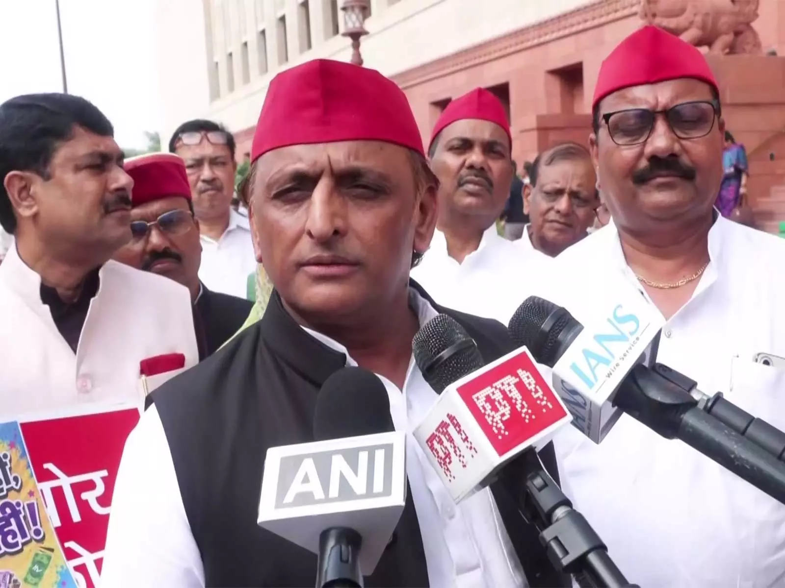 अखिलेश ने छात्र प्रदर्शन और राम मंदिर चंदे पर बहस की मांग की अखिलेश ने छात्र प्रदर्शन और राम मंदिर चंदे पर बहस की मांग की