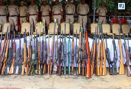 सीएम ने 15 दिन में अवैध हथियार जमा करने की अपील की, नहीं मानने पर होगी कार्रवाई सीएम ने 15 दिन में अवैध हथियार जमा करने की अपील की, नहीं मानने पर होगी कार्रवाई