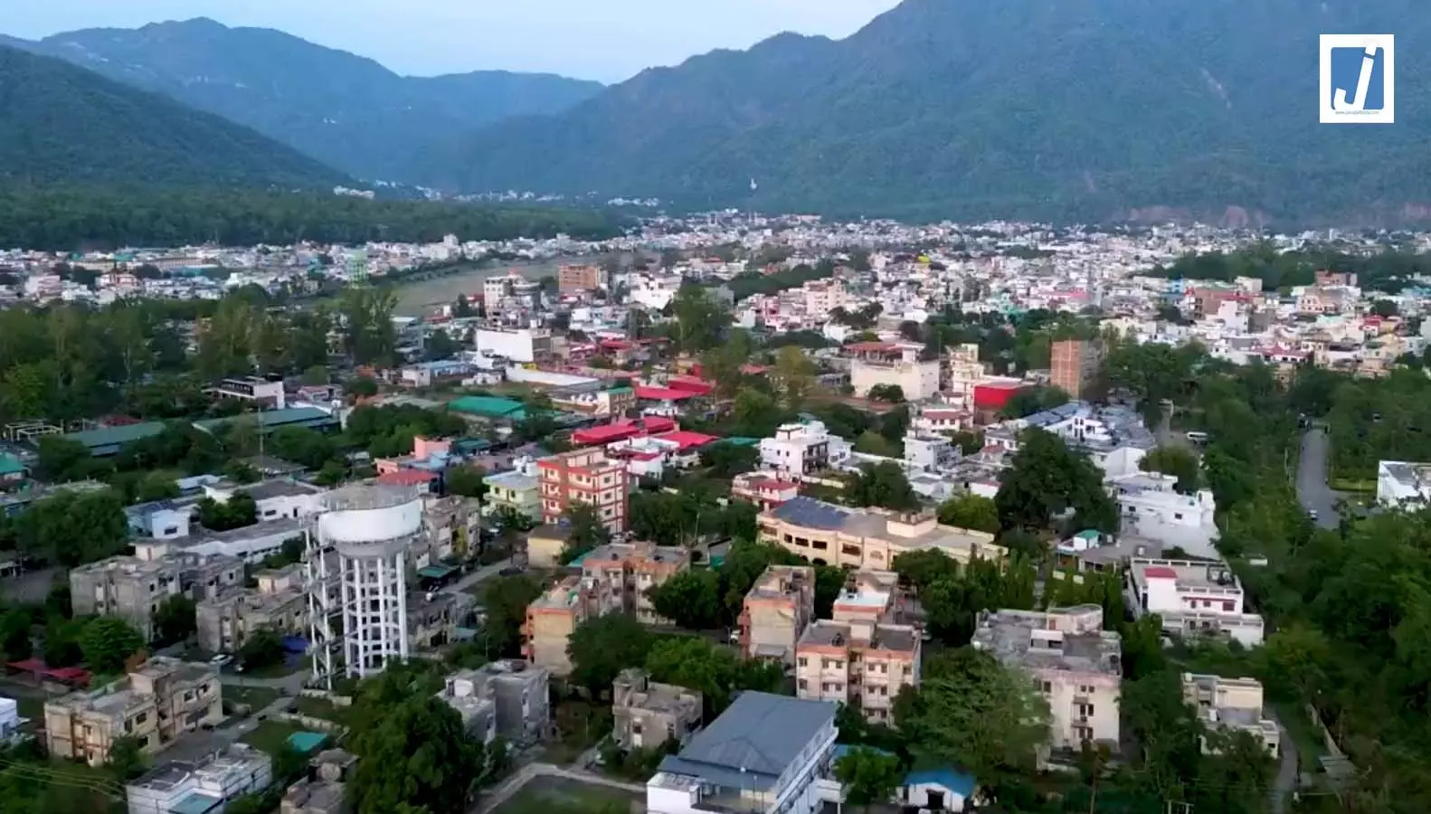 उत्तराखंड में मजबूत होती स्वास्थ्य व्यवस्था, गांवों तक पहुंची आधुनिक चिकित्सा उत्तराखंड में मजबूत होती स्वास्थ्य व्यवस्था, गांवों तक पहुंची आधुनिक चिकित्सा