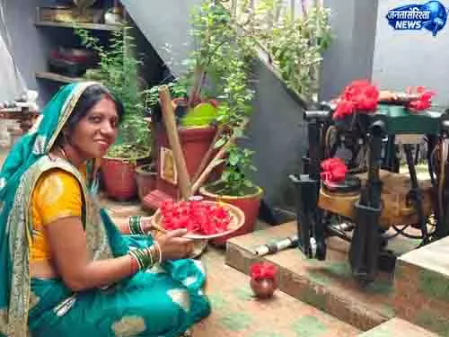 ड्रोन दीदियों ने आधुनिक कृषि यंत्र ड्रोन की पूजा कर चढ़ाया गुड़-चीला और नारियल का भोग ड्रोन दीदियों ने आधुनिक कृषि यंत्र ड्रोन की पूजा कर चढ़ाया गुड़-चीला और नारियल का भोग