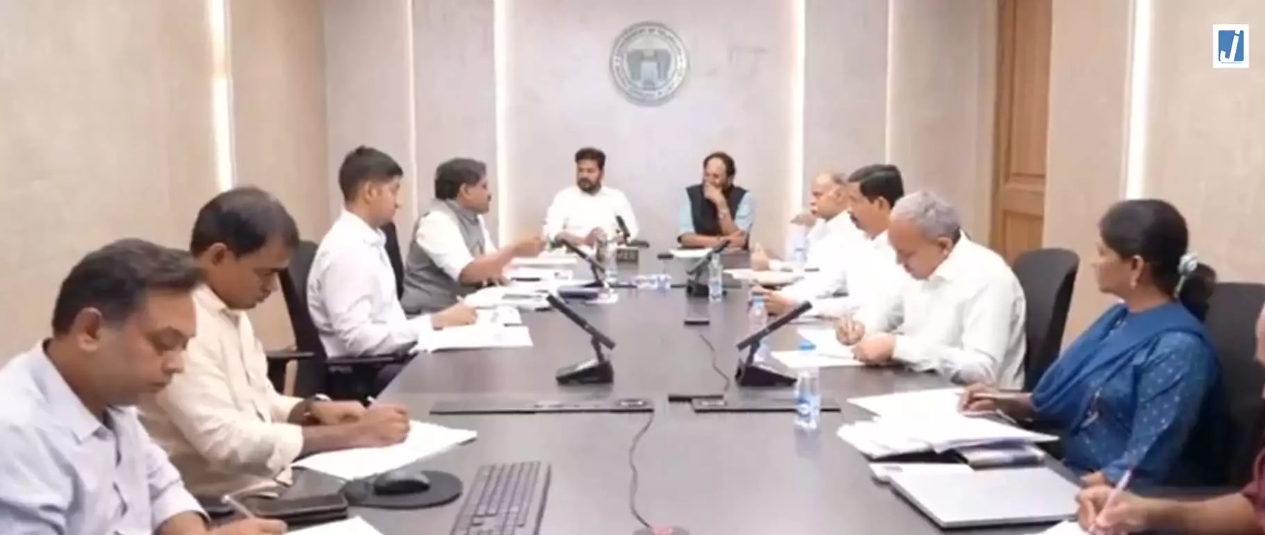 चावल मिल मालिकों के बकाया भुगतान को लेकर CM रेवंत रेड्डी ने की समीक्षा बैठक चावल मिल मालिकों के बकाया भुगतान को लेकर CM रेवंत रेड्डी ने की समीक्षा बैठक