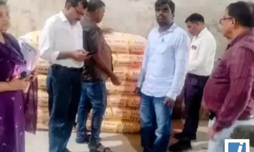 सावधान! कहीं आपकी थाली में भी तो नहीं पाउडर वाली रोटी? 1800 KG सेलखड़ी के साथ मशीनें सील सावधान! कहीं आपकी थाली में भी तो नहीं पाउडर वाली रोटी? 1800 KG सेलखड़ी के साथ मशीनें सील