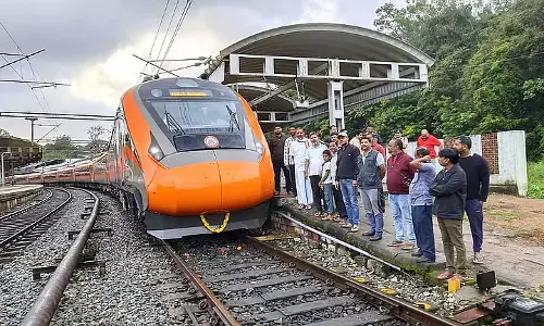घाट रूट पर दौड़ी वंदे भारत, नई कनेक्टिविटी की शुरुआत घाट रूट पर दौड़ी वंदे भारत, नई कनेक्टिविटी की शुरुआत