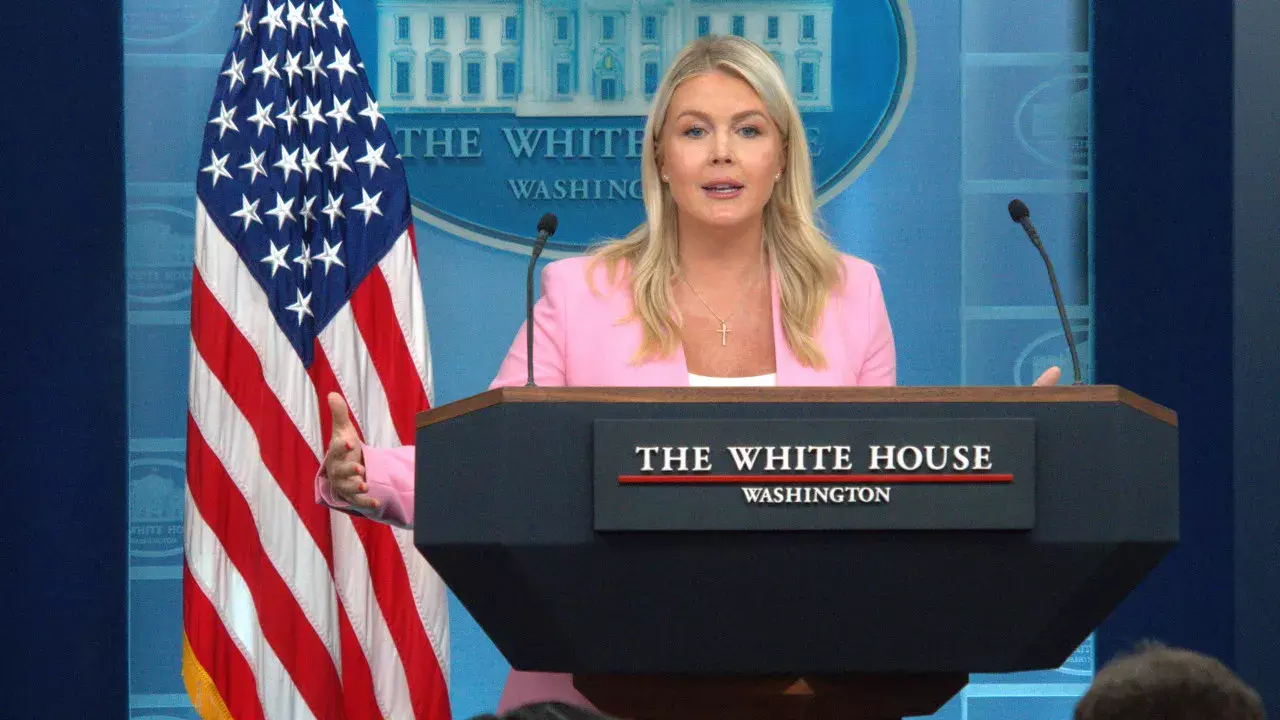 Trump की प्रेस सेक्रेटरी कैरोलिन लेविट व्हाइट हाउस छोड़ेगी