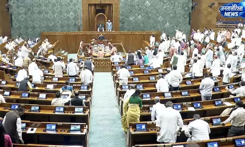 लोकसभा की कार्यवाही अनिश्चितकाल के लिए स्थगित, हंगामेदार रहा मॉनसून सत्र लोकसभा की कार्यवाही अनिश्चितकाल के लिए स्थगित, हंगामेदार रहा मॉनसून सत्र