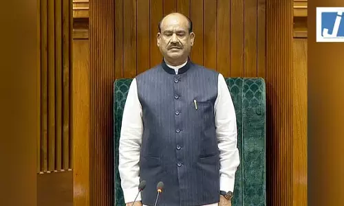 लोकसभा की कार्यवाही अनिश्चितकाल के लिए स्थगित, हंगामे के बीच मानसून सत्र में कई अहम बिल हुए पास लोकसभा की कार्यवाही अनिश्चितकाल के लिए स्थगित, हंगामे के बीच मानसून सत्र में कई अहम बिल हुए पास
