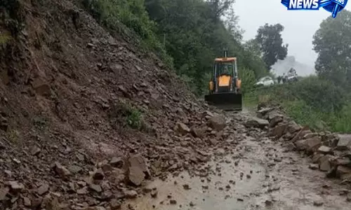 पिथौरागढ़ में बारिश बनी आफत मकान गिरने से हड़कंप पिथौरागढ़ में बारिश बनी आफत मकान गिरने से हड़कंप