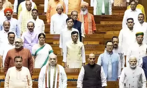 वंदे मातरम् के पूर्ण गायन के बाद लोकसभा स्थगित, नीट प्रदर्शन मामले को लेकर जारी रहा गतिरोध वंदे मातरम् के पूर्ण गायन के बाद लोकसभा स्थगित, नीट प्रदर्शन मामले को लेकर जारी रहा गतिरोध