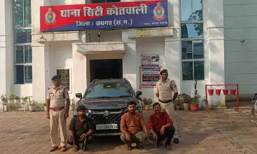 300 CCTV फुटेज खंगाल पुलिस ने खोला चोरी का राज, टोल और हाईवे से बचने कच्चे-बाईपास रास्तों से पहुंचे रायपुर 300 CCTV फुटेज खंगाल पुलिस ने खोला चोरी का राज, टोल और हाईवे से बचने कच्चे-बाईपास रास्तों से पहुंचे रायपुर