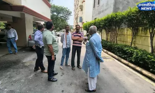 गोरखनाथ में पशु चिकित्सक ने आठवीं मंजिल से कूदकर दी जान, इलाके में फैली सनसनी गोरखनाथ में पशु चिकित्सक ने आठवीं मंजिल से कूदकर दी जान, इलाके में फैली सनसनी