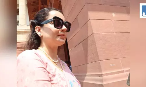 विपक्ष पर बरसीं कंगना रनौत विपक्ष पर बरसीं कंगना रनौत