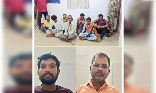 सार्वजनिक स्थान पर जुआ खेलना पड़ा महंगा, काटपत्ती खेलते 10 जुआरी रंगे हाथ पकड़े गए सार्वजनिक स्थान पर जुआ खेलना पड़ा महंगा, काटपत्ती खेलते 10 जुआरी रंगे हाथ पकड़े गए