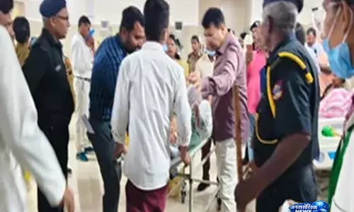 देवरिया में तिरंगा यात्रा के दौरान छात्राएं अचेत