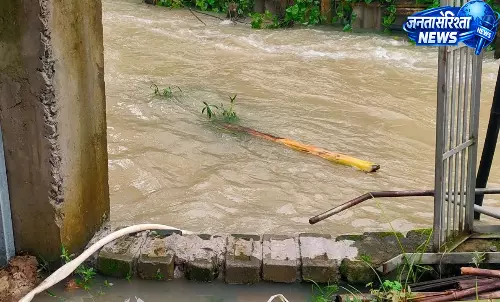 बालेश्वर में भारी बारिश से हालात बिगड़े, कई इलाकों में जलजमाव और घरों में घुसा पानी बालेश्वर में भारी बारिश से हालात बिगड़े, कई इलाकों में जलजमाव और घरों में घुसा पानी
