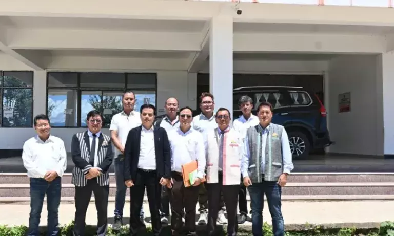 Arunachal: केपीडीईएफ ने पोसा याज़ाली राहत कोष में दिए ₹9 लाख Arunachal: केपीडीईएफ ने पोसा याज़ाली राहत कोष में दिए ₹9 लाख