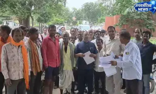 आवारा मवेशियों से परेशान ग्रामीणों का फूटा गुस्सा कलेक्ट्रेट और SDM कार्यालय पहुंचे किसान आवारा मवेशियों से परेशान ग्रामीणों का फूटा गुस्सा कलेक्ट्रेट और SDM कार्यालय पहुंचे किसान