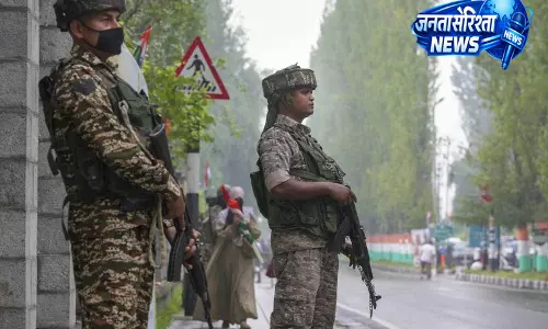 Kashmir में स्वतंत्रता दिवस पर सुरक्षा बढ़ाई गई Kashmir में स्वतंत्रता दिवस पर सुरक्षा बढ़ाई गई