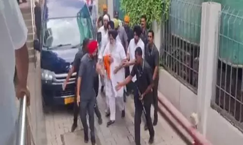 सुखबीर बादल पर निहंग ने किया हमला आरोपी गिरफ्तार सुखबीर बादल पर निहंग ने किया हमला आरोपी गिरफ्तार