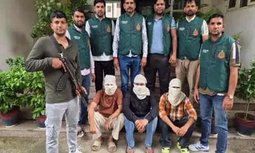 दिल्ली पुलिस ने गैंगलैंड के तीन गुर्गों को किया गिरफ्तार, रंगदारी की साजिश हुई नाकाम दिल्ली पुलिस ने गैंगलैंड के तीन गुर्गों को किया गिरफ्तार, रंगदारी की साजिश हुई नाकाम