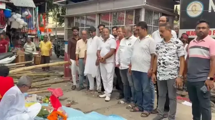 Siliguri: गणेश पूजा के लिए लक्ष्मी-नारायण मंदिर जैसा पंडाल बनाने की तैयारी Siliguri: गणेश पूजा के लिए लक्ष्मी-नारायण मंदिर जैसा पंडाल बनाने की तैयारी
