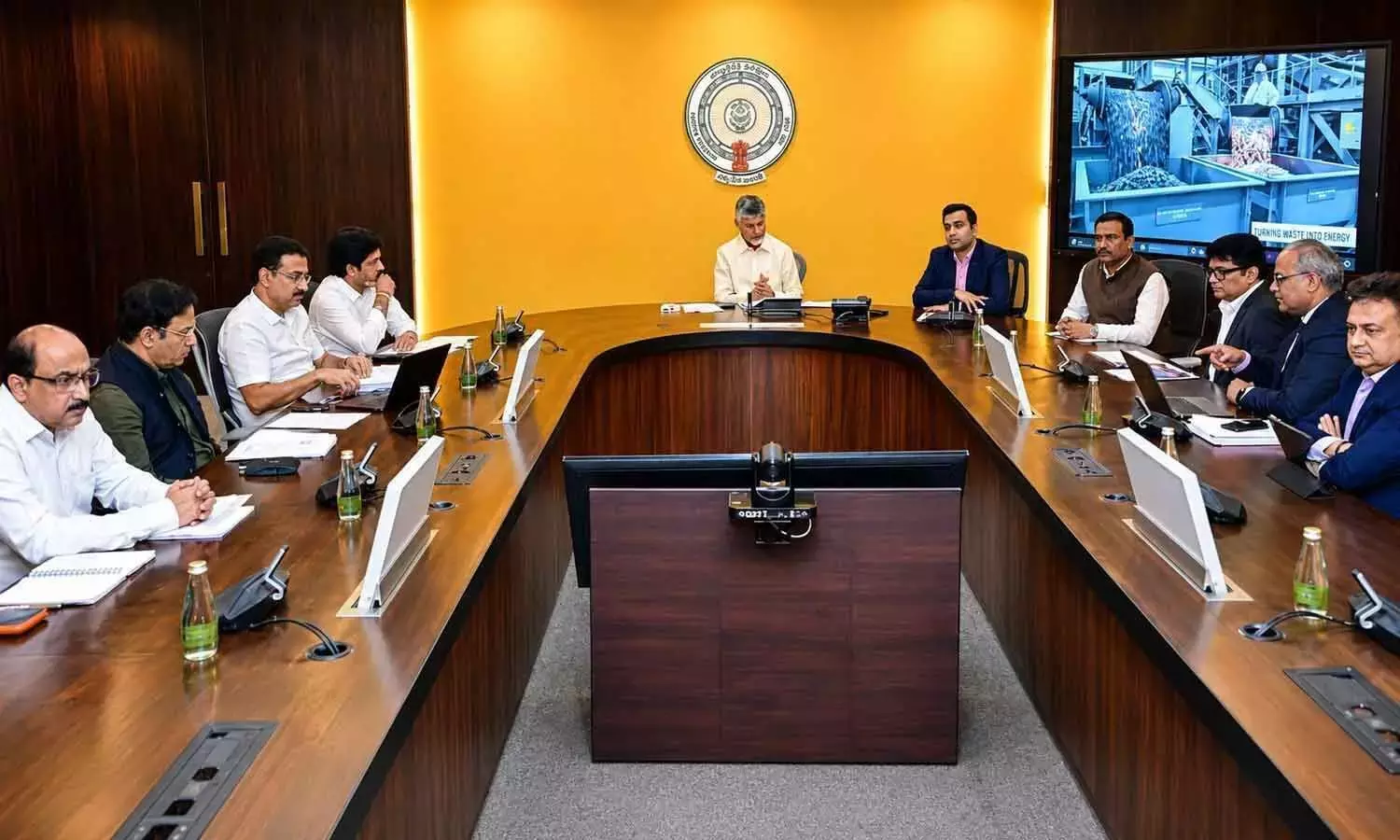 अडानी आंध्र प्रदेश में 16,000 करोड़ रुपये का टाइटेनियम प्लांट लगाने की योजना बना रहे हैं अडानी आंध्र प्रदेश में 16,000 करोड़ रुपये का टाइटेनियम प्लांट लगाने की योजना बना रहे हैं