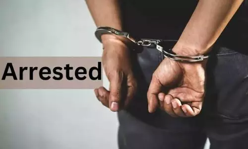 Mumbai: गढ़चिरौली में सर्पदंश मामले ने पकड़ा तूल, प्रिंसिपल सहित दो गिरफ्तार Mumbai: गढ़चिरौली में सर्पदंश मामले ने पकड़ा तूल, प्रिंसिपल सहित दो गिरफ्तार
