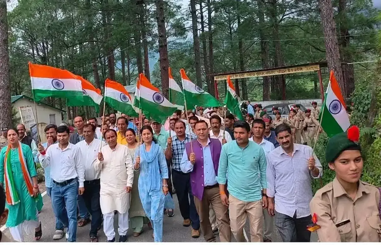 Pauri Garhwal: देशभक्ति के रंग में रंगा थलीसैंण, तिरंगा यात्रा में बड़ी संख्या में लोग शामिल Pauri Garhwal: देशभक्ति के रंग में रंगा थलीसैंण, तिरंगा यात्रा में बड़ी संख्या में लोग शामिल