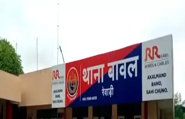Rewari: कुएं में शव मिलने से इलाके में फैली सनसनी, युवक की हुई पहचान Rewari: कुएं में शव मिलने से इलाके में फैली सनसनी, युवक की हुई पहचान