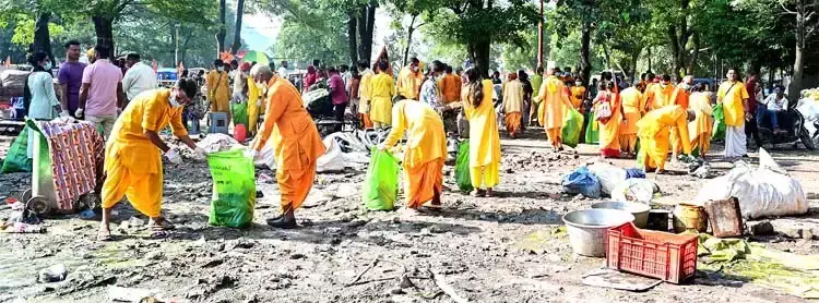 Haridwar: सफाई अभियान में शांतिकुंज के स्वयंसेवकों ने बढ़-चढ़कर लिया हिस्सा Haridwar: सफाई अभियान में शांतिकुंज के स्वयंसेवकों ने बढ़-चढ़कर लिया हिस्सा