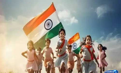 स्कूल कॉलेज में सुनाएं देशभक्ति की ये शानदार कविताएं