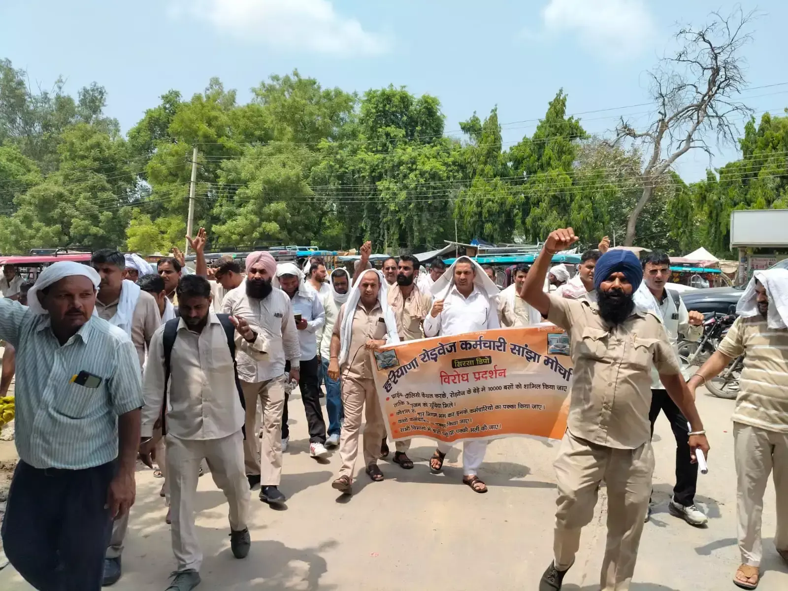 Sirsa: रोडवेज कर्मचारियों ने बुलंद की आवाज, प्रदर्शन के बाद सौंपा ज्ञापन