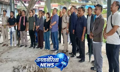 बाशांगमोंगबा ने तुएनसांग में भूस्खलन से प्रभावित इलाकों का दौरा किया बाशांगमोंगबा ने तुएनसांग में भूस्खलन से प्रभावित इलाकों का दौरा किया